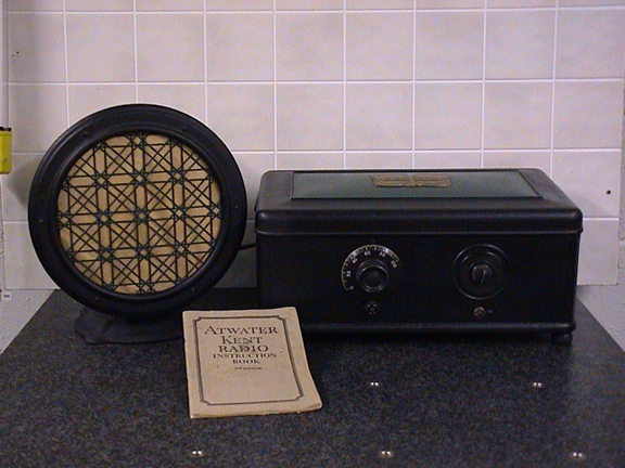Atwater Kent Model 46 with an F2 type speaker